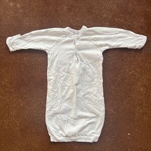 Newborn 0-3 months shoulder gown